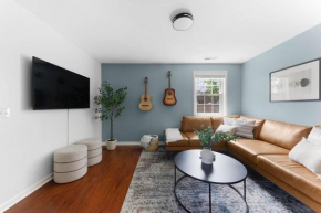 Blue Bungalow - 2 Bedroom and Mins to Broadway